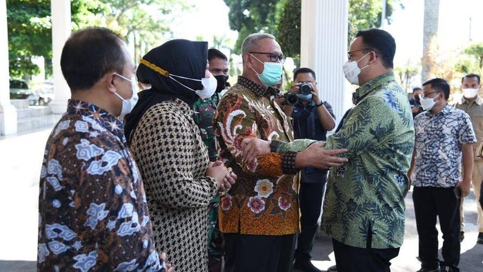 Anies Baswedan bertemu Bupati Kuningan Acep Purnama, Minggu (18/4).