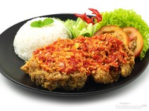 7 Tempat Makan Ayam Geprek di Jakarta, Enak dan Otentik