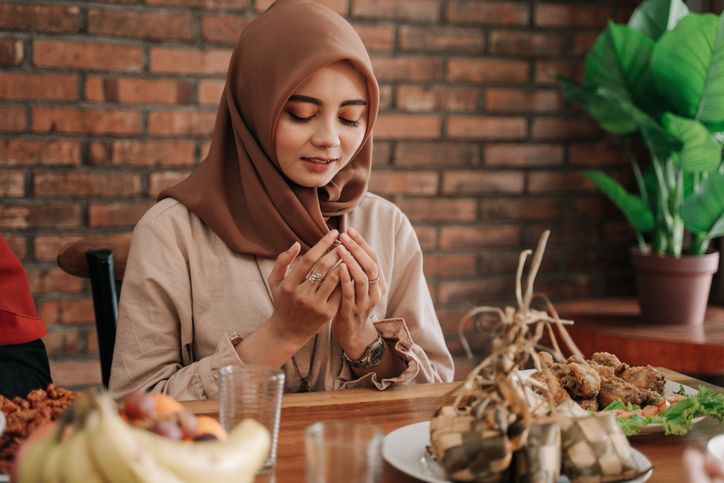 3 Etika Baik yang Bisa Diterapkan Non Muslim di Bulan Ramadhan