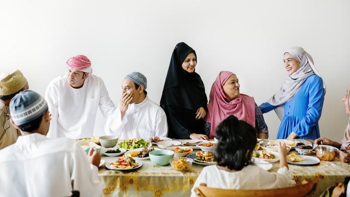 3 Etika Baik yang Bisa Diterapkan Non Muslim di Bulan Ramadhan