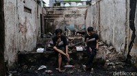 Seperti diketahui, kebakaran yang melanda kawasan Tamansari pada Sabtu (17/4) kemarin mengakibatkan 215 KK kehilangan tempat tinggal mereka.