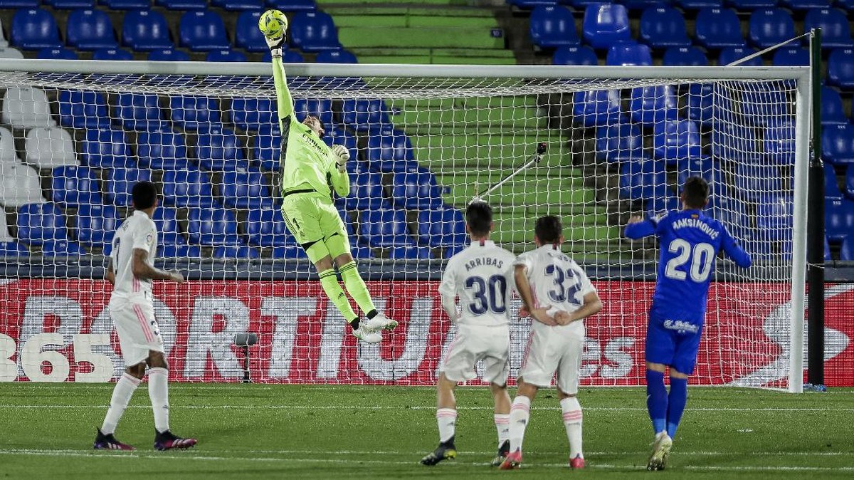 Zidane bilang Real Madrid tak punya batas, usai meraih satu angka melawan Getafe di tengah krisis pemain. Foto: AP/Manu Fernandez