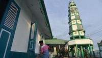 Masjid Al Amin atau Masjid Tua Wani di Desa Wani II, Kabupaten Donggala, Sulawesi Tengah, dibangun pada tahun 1906 dan tetap kokoh meski diguncang gempa dan tersapu gelombang tsunami pada 28 September 2018 tersebut hingga kini masih aktif digunakan untuk beribadah oleh masyarakat setempat dan menjadi salah satu tujuan wisata religi terutama pada bulan Ramadhan. ANTARA FOTO/Mohamad Hamzah.