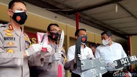 Dua pelaku penguntit putri Bupati Brebes yakni Zacky Rohman (34) dan Sidik Sulaiman (26). Keduanya merupakan warga Bandung, Jawa Barat. Gatot mengungkap Zacky merupakan mantan polisi yang pernah bertugas di Polsek Pakenjeng, Garut dengan pangkat terakhir Briptu. Karena terlibat kasus pencurian mobil, Zacky dikenakan PTDH (pemberhentian tidak dengan hormat) pada 2009 silam.