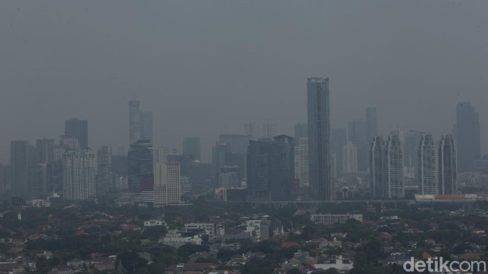 Jakarta Masih Dikepung Polusi Udara Polusi udara masih jadi salah satu persoalan yang terus diupayakan solusinya di Jakarta. Berikut penampakan Kota Jakarta yang tampak dikepung kabut polusi.