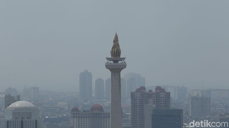 Jakarta Masih Dikepung Polusi Udara Polusi udara masih jadi salah satu persoalan yang terus diupayakan solusinya di Jakarta. Berikut penampakan Kota Jakarta yang tampak dikepung kabut polusi.