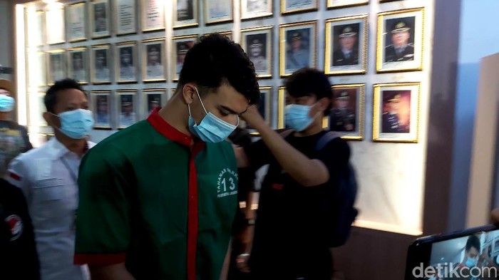 Jeff Smith saat dirilis di Polres Jakarta Barat, Senin (19/4/2021)