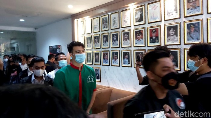 Jeff Smith saat dirilis di Polres Jakarta Barat, Senin (19/4/2021)