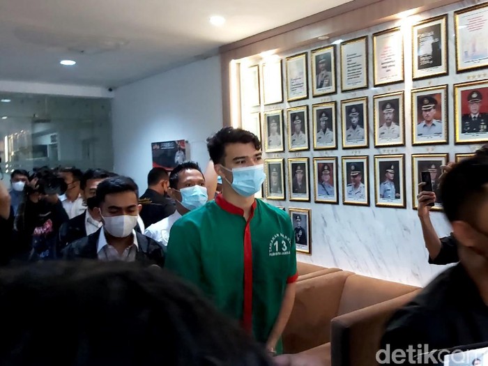 Jeff Smith saat dirilis di Polres Jakarta Barat, Senin (19/4/2021)