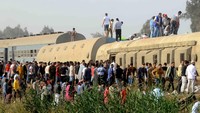 Kabinet Mesir mengatakan dalam sebuah pernyataan bahwa empat gerbong kereta yang menuju dari Kairo ke Mansoura, kota Delta, keluar dari rel. AP Photo/Tarek Wagih  