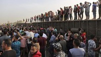 Presiden Abdel-Fattah al-Sisi menugaskan otoritas teknik militer pada hari Minggu untuk menyelidiki insiden terbaru, yang terjadi setelah kecelakaan kereta api mematikan bulan lalu yang menewaskan sedikitnya 20 orang. AP Photo/Fadel Dawood  
