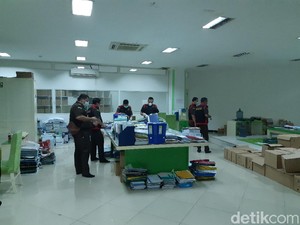 Kasus Hibah Ponpes, Kejati Banten Sita Setumpuk Berkas di Masjid Al Bantani