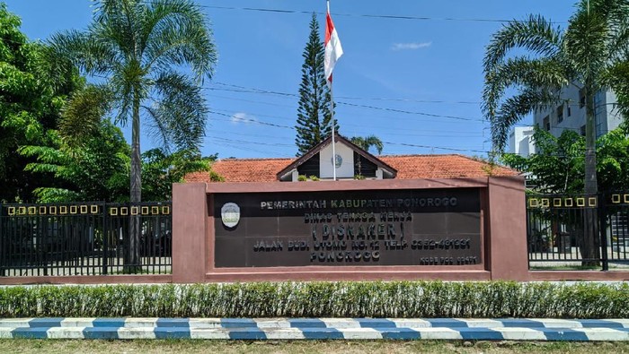 Kepala Disnakertrans Ponorogo Bedianto