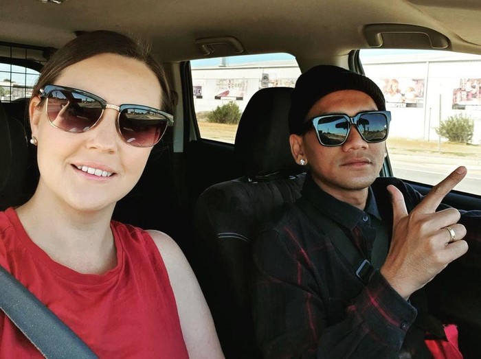 Kisah cinta pasangan pria asal Tanggul , Jember, Jawa Timur Kisah cinta pasangan pria asal Tanggul , Jember, Jawa Timur menikah dengan bule asal Adelaide, Australia Selatan.
