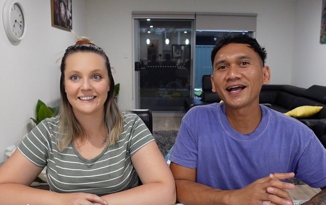 Kamu orangnya sangat jujur dan baik hati. Kamu membuat saya tertawa. Tapi dia sekarang sudah tidak lucu, ucap Christine dalam bahasa Inggris seraya tertawa. Setelah enam bulan pacaran, Santos berniat untuk meminang Christine. Waktu itu saya mau melamar, saya gugup banget saya hampir kecelakaan di jalan, kenangnya. Foto: Dok. Instagram @wong_jowo_neng_australia.