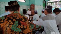Kehidupan di hotel prodeo mengubah jalan hidup Sandiman. Di sana, Sandiman yang ketika itu berusia 32 tahun mulai mendalami Islam. Sejumlah warga binaan di lapas tersebut mengajarinya salat dan membaca Al-Quran. Perlahan tapi pasti, Sandiman bertransformasi menjadi sosok baru. Pria yang dulu dikenal garang dan ditakuti itu berubah jadi pribadi yang bersahaja nan religius.