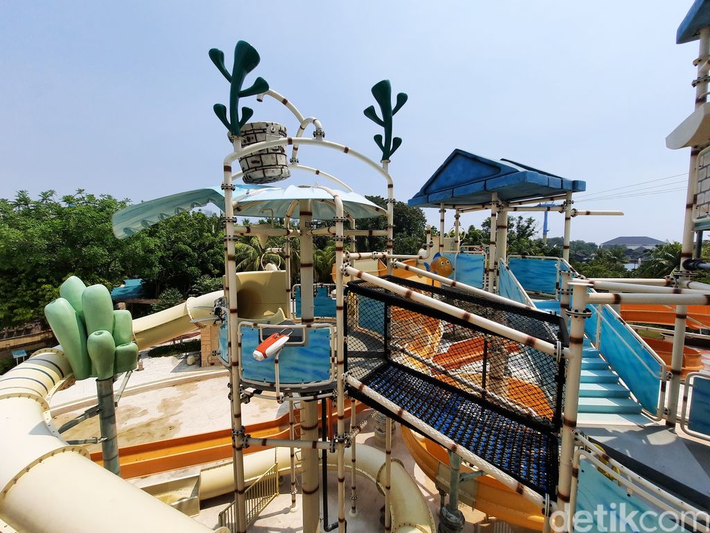 Kolam renang Atlantis