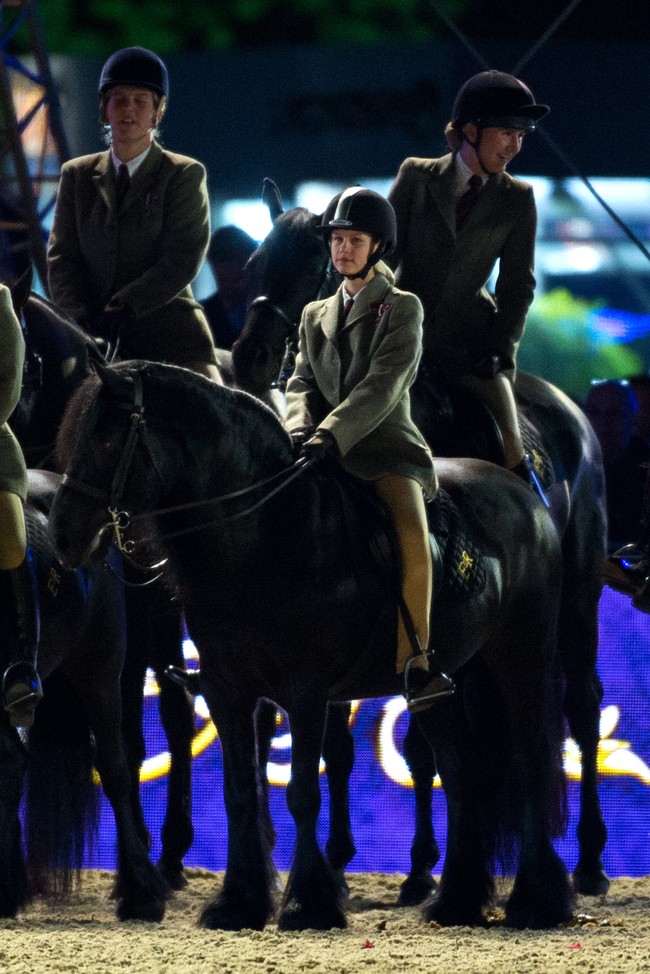 Lady Louise diketahui sangat menyukai berkuda dan kabarnya Pangeran Philip yang mengajarkannya. Saat Pangeran Philip wafat, Lady Louse berkuda dengan kuda kesayangan kakeknya sebagai bentuk penghormatan. Menurut laporan Hello, Duke of Edinburgh mewariskan kuda serta kereta miliknya kepada Lady Louise. (Foto: Getty Images)