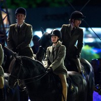 Lady Louise diketahui sangat menyukai berkuda dan kabarnya Pangeran Philip yang mengajarkannya. Saat Pangeran Philip wafat, Lady Louse berkuda dengan kuda kesayangan kakeknya sebagai bentuk penghormatan. Menurut laporan Hello, Duke of Edinburgh mewariskan kuda serta kereta miliknya kepada Lady Louise. (Foto: Getty Images)