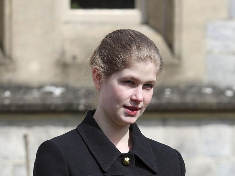 Jarang Terekspos, Ini Cucu Favorit Pangeran Philip yang Kini Beranjak Remaja