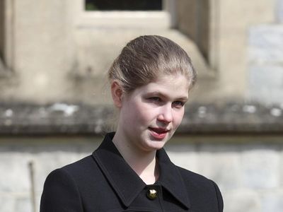 Potret Cantiknya Lady Louise, Cucu Ratu Elizabeth II yang Berusia 18 Tahun