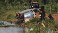 Meski dapat hasil pancingan yang tak seberapa, namun warga sudah merasa cukup bahagia bisa menyalurkan hobi memancing mereka. Apalagi di momen bulan Ramadhan, sekalian ngabuburit.