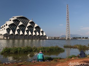 Mangkrak 1,5 Tahun, Ridwan Kamil Jamin Proyek Masjid Al Jabbar Dilanjut