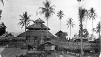 Di masa silam, area masjid ini pun diketahui menjadi basis pertahanan melawan penjajah.  Masjid Tuha Indrapuri pun kini jadi salah satu bangunan bersejarah yang ditetapkan sebagai situs cagar budaya oleh Balai Pelestarian Cagar Budaya Aceh. Dok. Tropenmuseum, part of the National Museum of World Cultures.