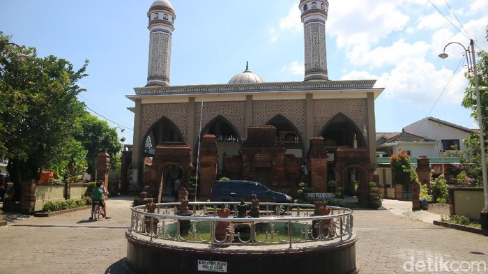 Masjid Jami At Taqwa di Desa Loram Kulon, Kecamatan Jati, Kudus, Senin (19/4/2021).