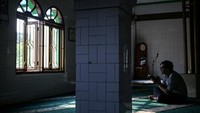 Masjid ini didirikan tahun 1576 Masehi dan menjadi sentra penyebaran Islam di Tangerang. ANTARA FOTO/Fauzan