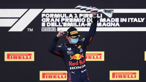 IMOLA, ITALY - APRIL 18: Race winner Max Verstappen of Netherlands and Red Bull Racing celebrates on the podium during the F1 Grand Prix of Emilia Romagna at Autodromo Enzo e Dino Ferrari on April 18, 2021 in Imola, Italy. (Photo by Lars Baron/Getty Images)