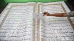 Melihat Al-Quran Raksasa Koleksi Jakarta Islamic Center