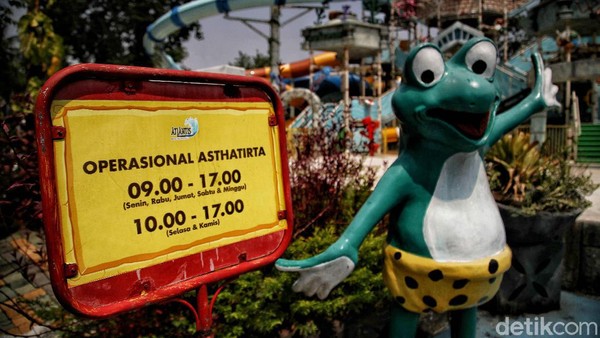 Kunjungan detikcom itu dilakukan pada Senin (19/4/2021) siang. Ketika datang, kondisi Atlantis yang terletak di kawasan Ancol itu memang sepi. Maklum, wahana ini sudah ditutup selama satu tahun karena pandemi COVID-19. Kunjungan detikcom itu dilakukan pada Senin (19/4/2021) siang. Ketika datang, kondisi Atlantis yang terletak di kawasan Ancol itu memang sepi. Maklum, wahana ini sudah ditutup selama satu tahun karena pandemi COVID-19.