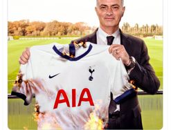 Dipecat Tottenham, Netizen Bilang Mourinho Pahlawan