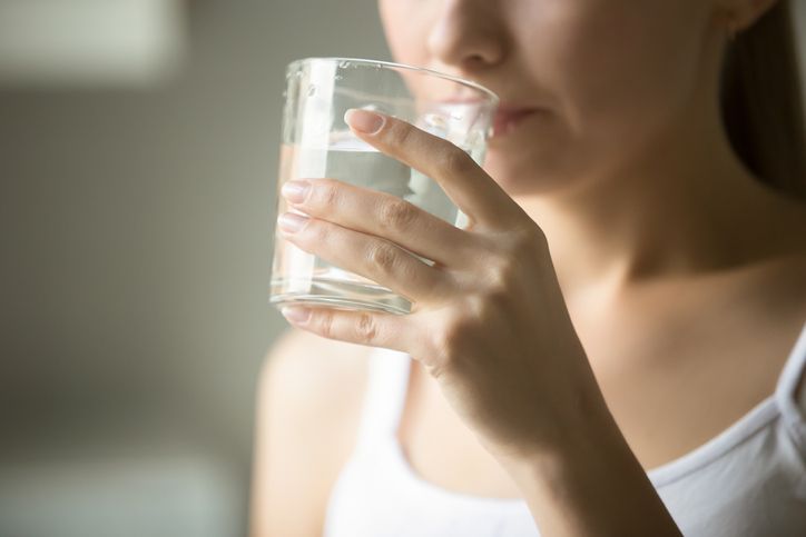 Minum Air Dingin Saat Buka Puasa, Amankah untuk Kesehatan?