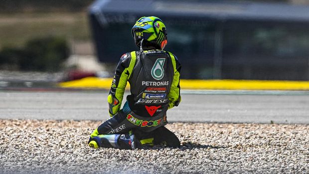Valentino Rossi terjatuh di MotoGP Portugal 2021.