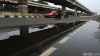 Di titik-titik penyekatan, nantinya petugas akan melakukan pemeriksaan kendaraan yang diduga berniat melakukan perjalanan mudik, termasuk memeriksa kepemilikan Surat Izin Keluar Masuk (SIKM).
