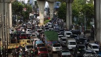 Kemacetan ini pun terlihat di sore hari bertepatan dengan jam pulang kerja.