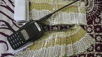 Perkampungan tempat Manda tinggal jauh dari pusat keramaian perkotaan sehingga akses internet tidak memadai.  