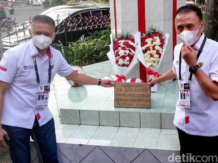 Rayakan HUT PSSI Ke-91, Iwan Bule Sambangi Balai Persis Solo