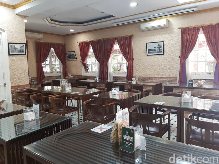 Resto d'SDL Resto d'SDL: Ayam Ngumpet dengan Serundeng Melimpah