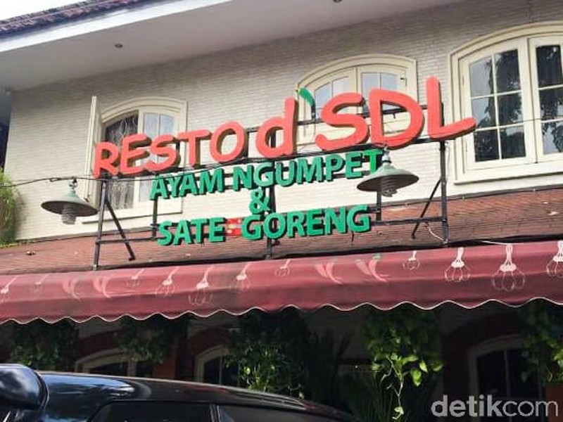 Resto d'SDL: Ayam Ngumpet dengan Serundeng Melimpah