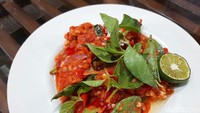 Sambal ceurik khas Garut, Jawa Barat juaranya di sini. Paling cocok sambal ceurik ini dinikmati dengan bebek goreng atau teman makan pepes ikan. Foto: detikFood/Yenny Mustika Sari