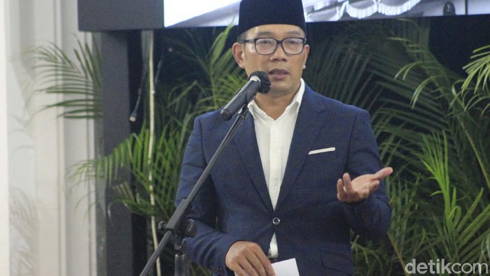 Ridwan Kamil hadiahi dua pantun untuk Khofifah