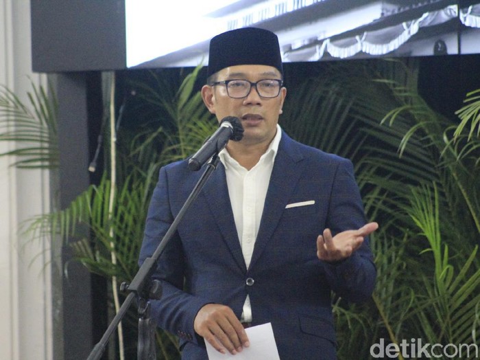 Ridwan Kamil hadiahi dua pantun untuk Khofifah