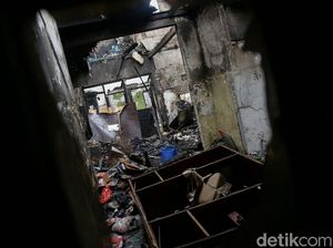 Video: Rumah Terbakar, Warga Minta Pabrik Lilin di Jakbar Ganti Rugi Rp 500 Juta