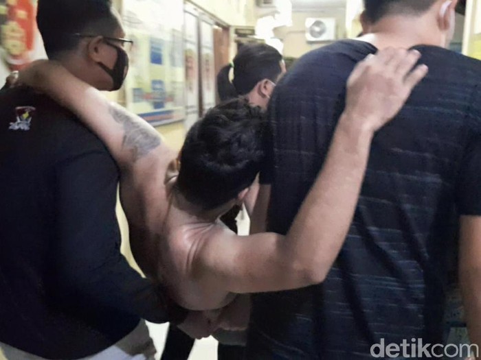 salah satu penguntit anak bupati brebes setelah dilumpuhkan polisi