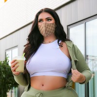 Meski mendapatkan bully, wanita 28 tahun itu tetap bahagia dengan hidupnya. Dia pun akan terus meniru penampilannya seperti idolanya Kim Kardashian. Biarkanlah. Aku gemuk, tapi menghasilkan uang dan bahagia, tambahnya. Foto: dok. Instagram