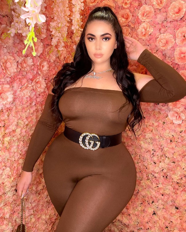 Meski begitu, selebgram bernama Sammy Krieger itu kerap mendapatkan body shaming dari followersnya. Selebgram plus size itu sering di-bully gemuk.  Foto: dok. Instagram