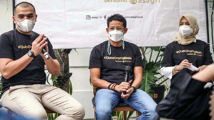 Sandiaga Dukung Gerakan #1JutaOrangBaik Menparekraf Sandiaga Uno dalam peluncuran program #1JutaOrangBaik di Nur Corner, Minggu, (18/4). Sandiaga mendukung gerakan bersedekah di bulan Ramadhan ini.
